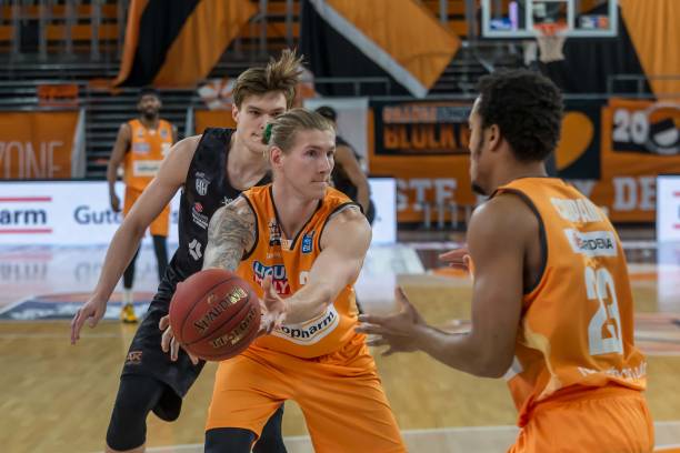 的不仅是他 的不仅是他